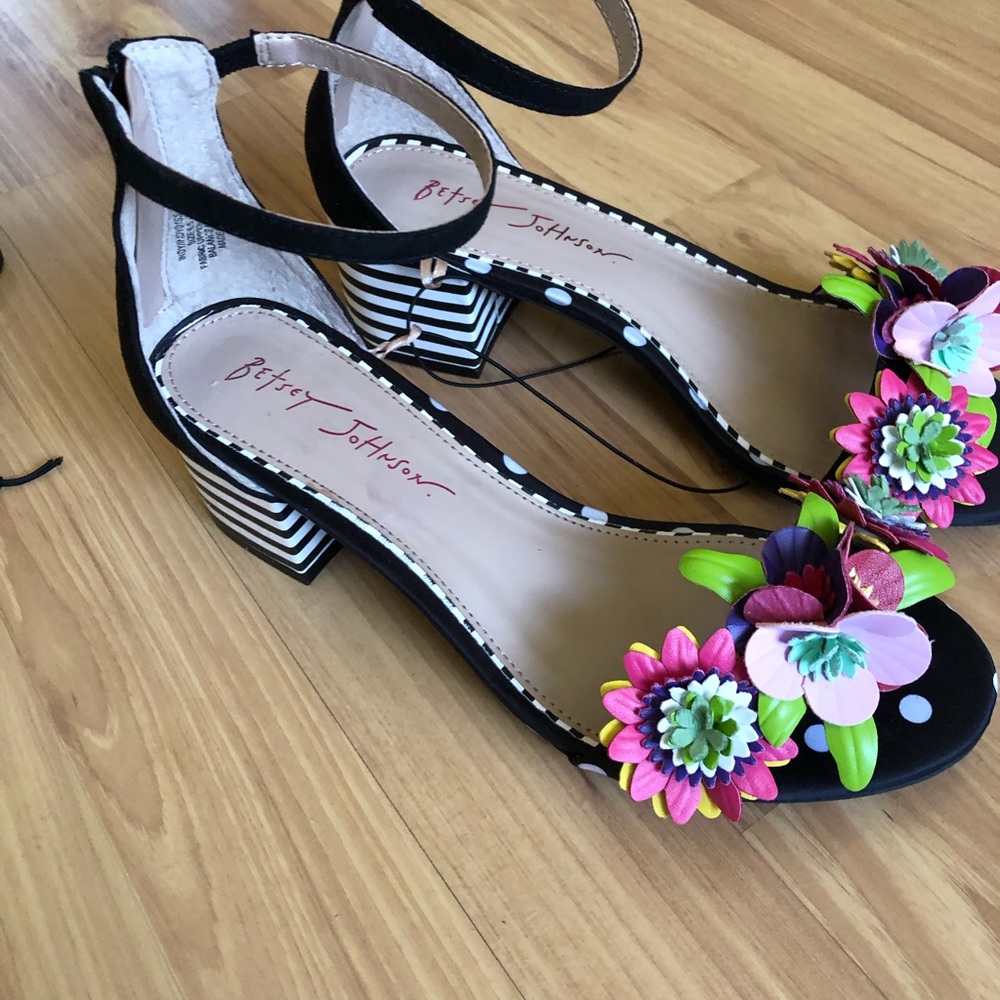Betsey Johnson Sandals🌸 - Picture 10 of 11